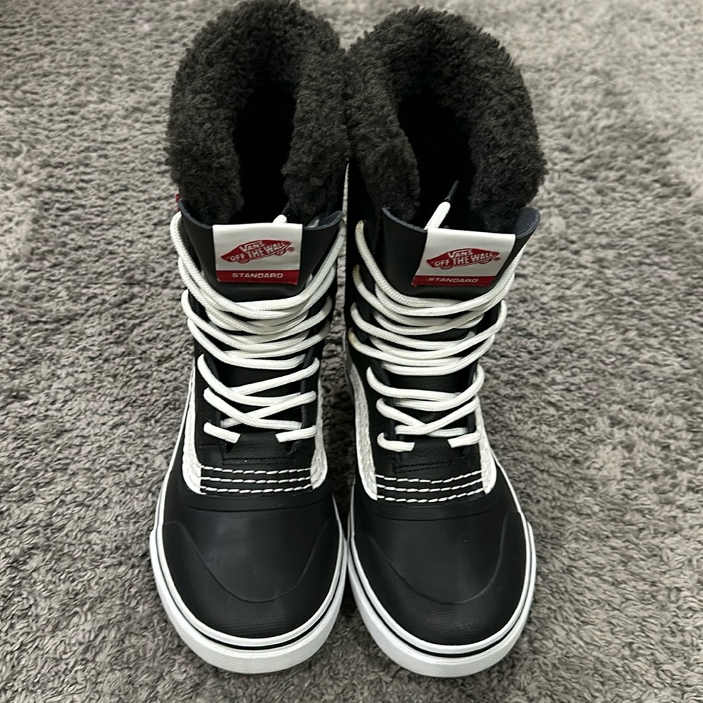 Vans Standard Snow MTE Boots - Men Size 7.5(New)